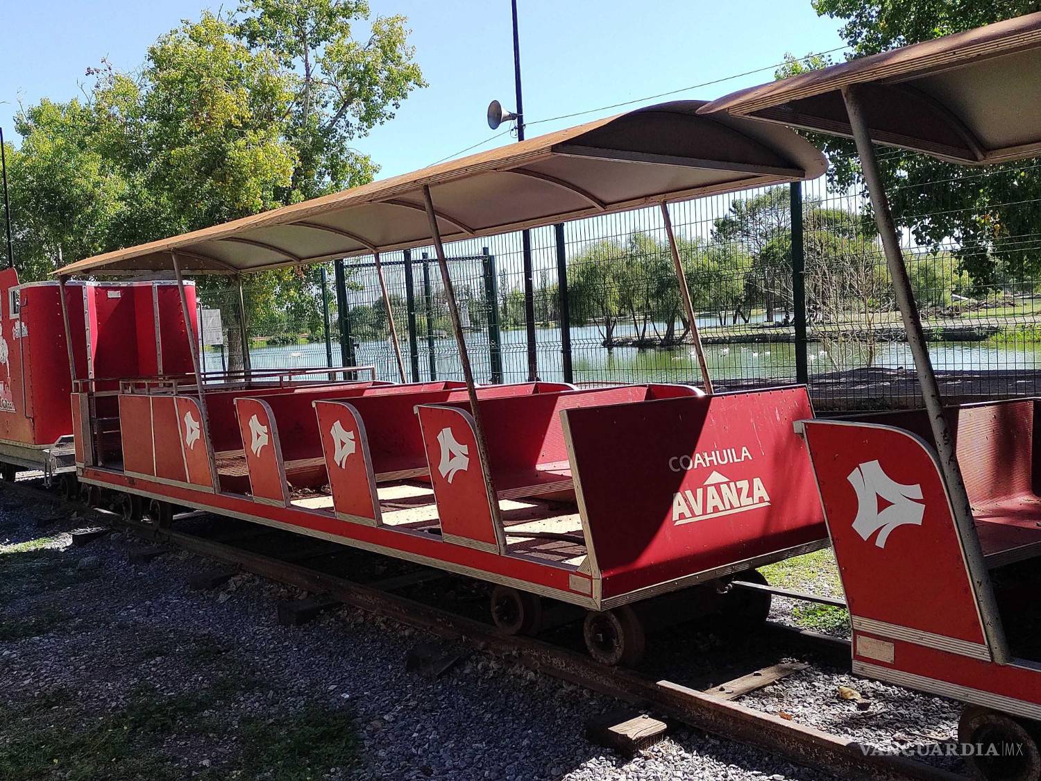 $!El tren original consta de seis carros de lámina, incluida la máquina de ferrocarril 3038, donación de Ferrocarriles Nacionales de México.