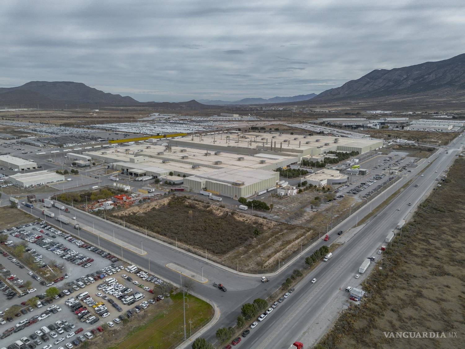 $!La nueva nave de la empresa Stellantis en Derramadero está casi lista, donde podría ser la nueva línea de producción de vehículos eléctricos de la armadora.