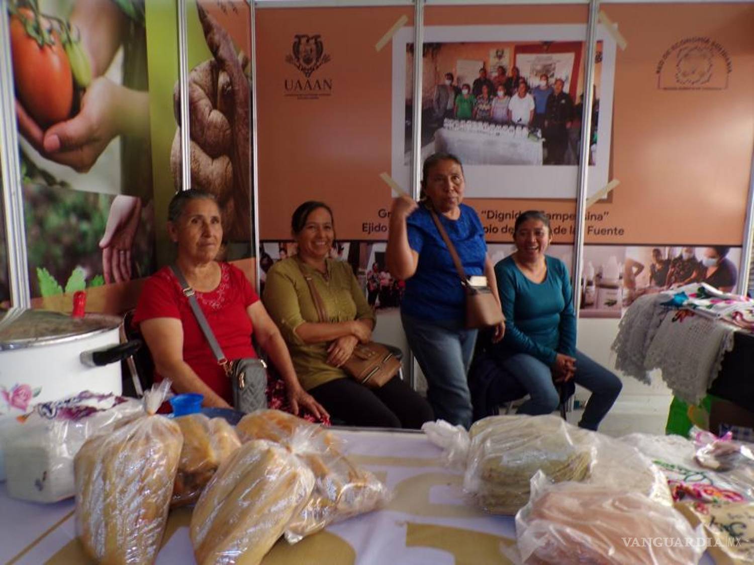 $!Como el sazón es muy particular, los tamales llevan el sello de estas mujeres.