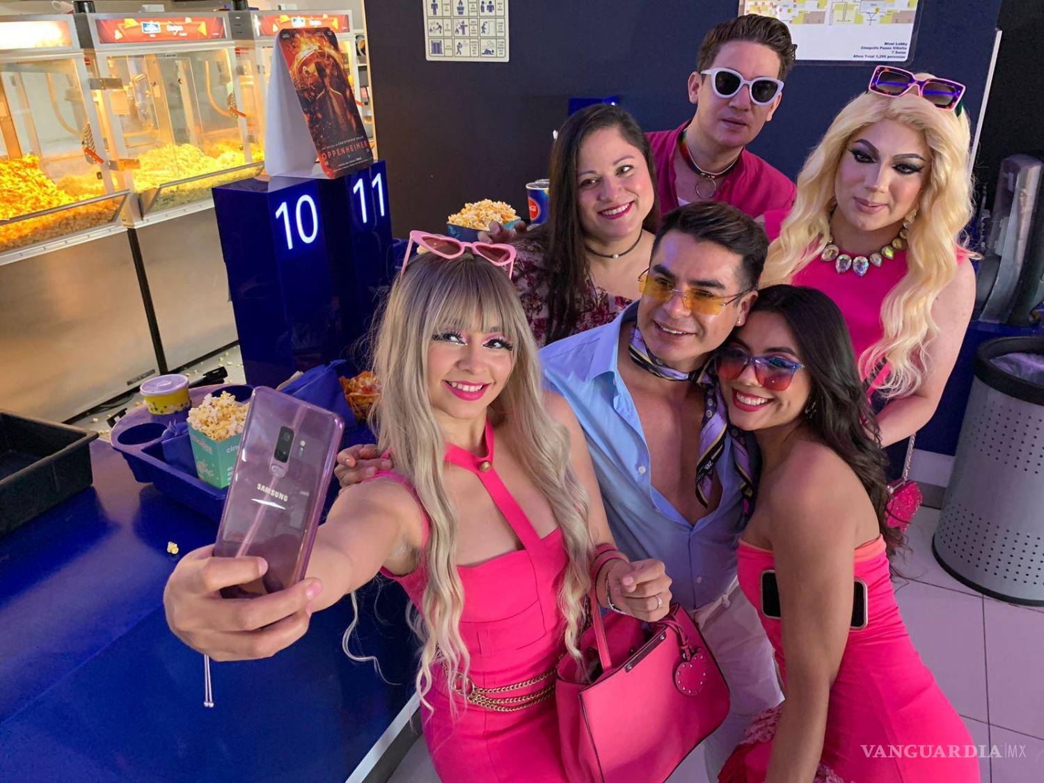 $!Los fanáticos de ‘Barbie’ no dudaron a acudir a su llamado.