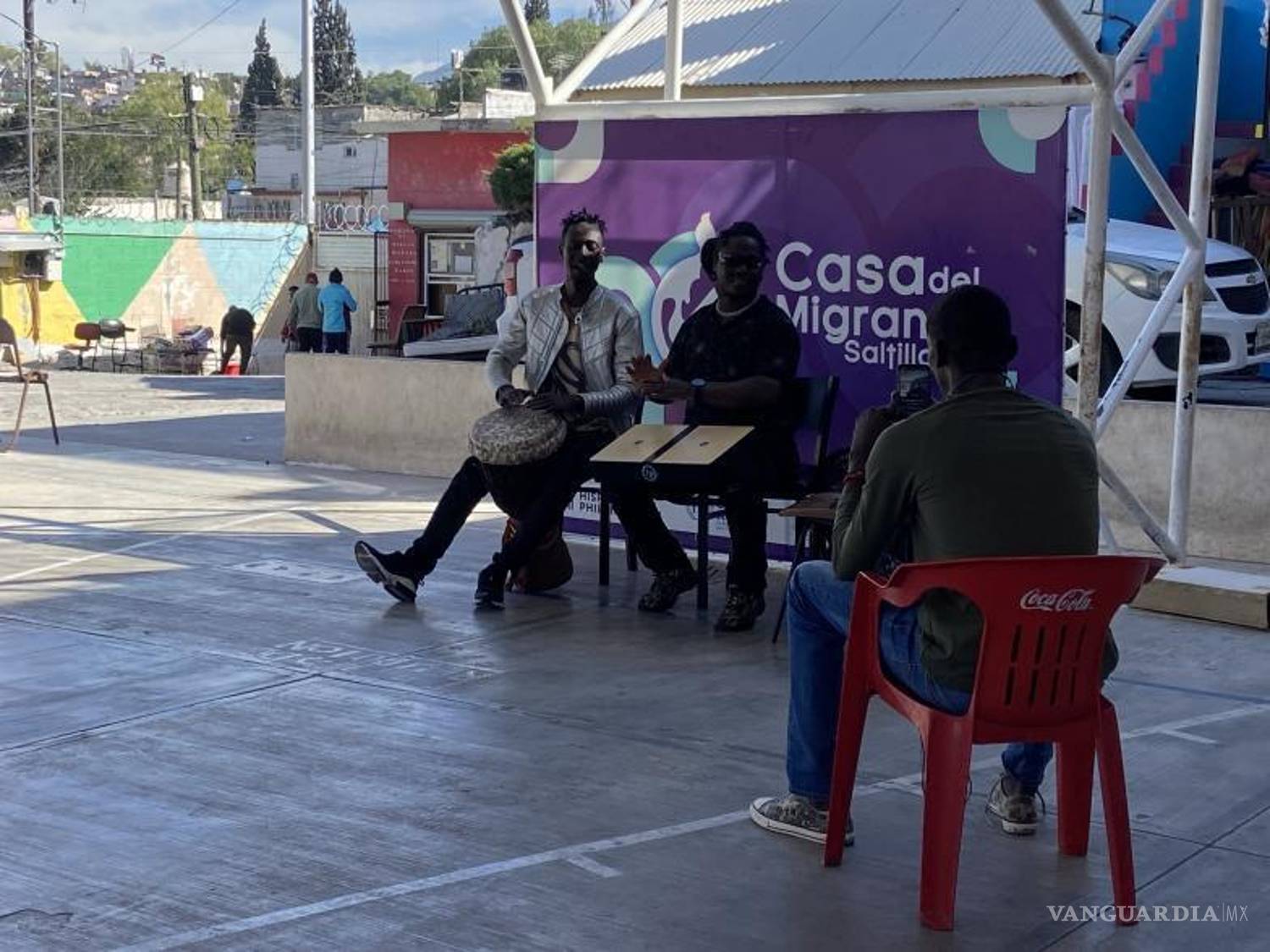 $!Migrantes encuentran apoyo y refugio en la Casa del Migrante de Saltillo, enfrentando desafíos humanitarios y legales.