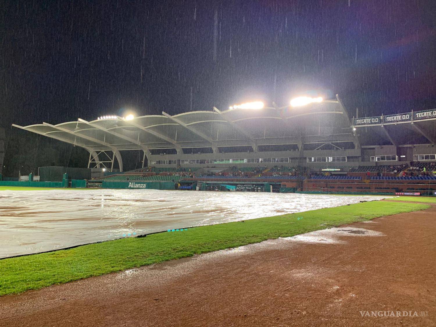 $!Las condiciones del terreno no eran óptimas para disputarse el encuentro.