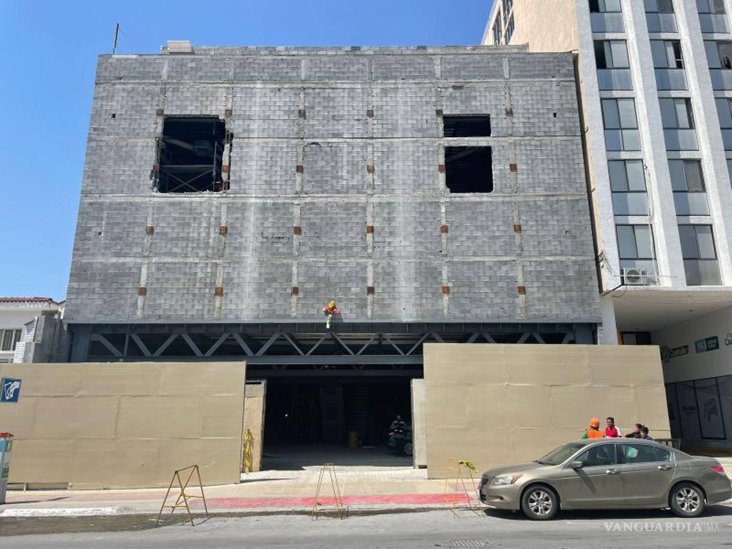 $!A partir de la semana pasada, VANGUARDIA pudo observar a obreros trabajando en el lugar que había parado sus labores por varios años.