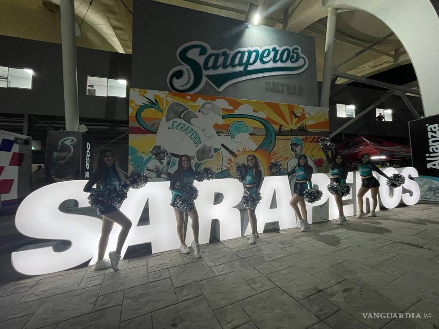 $!La Porra Verde se hizo presente en el Estadio Francisco I. Madero para apoyar al Dragón del Norte.