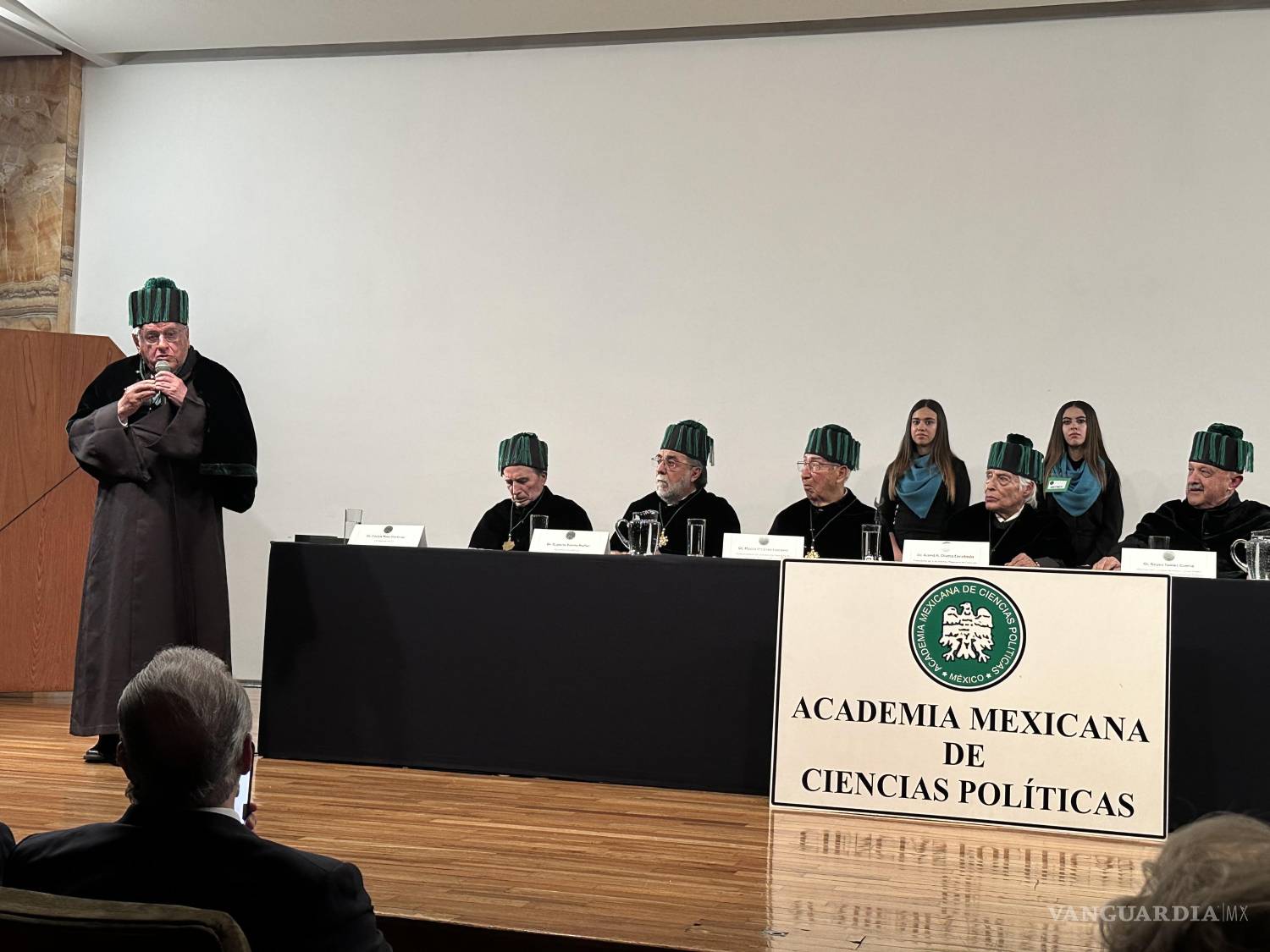 $!El saltillense agradeció esta distinción otorgada por la Academia Mexicana de Ciencias Políticas.