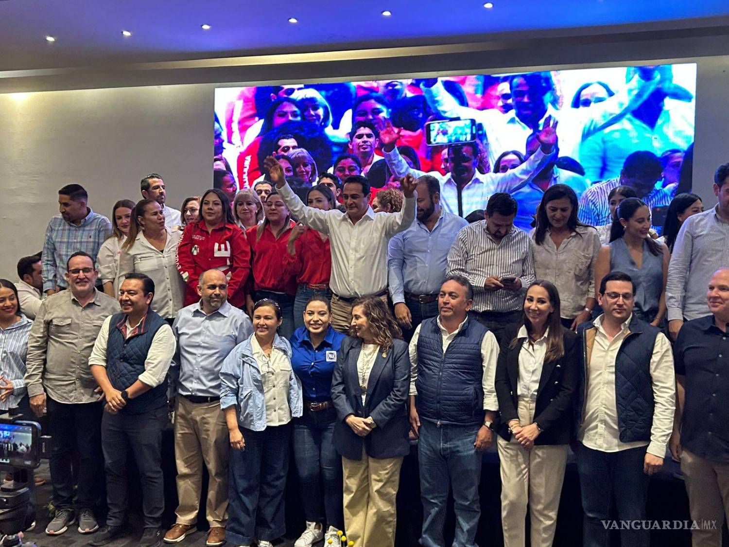 $!Toño Ochoa, candidato del PRI-PAN en la capital, va directo a la reelección.