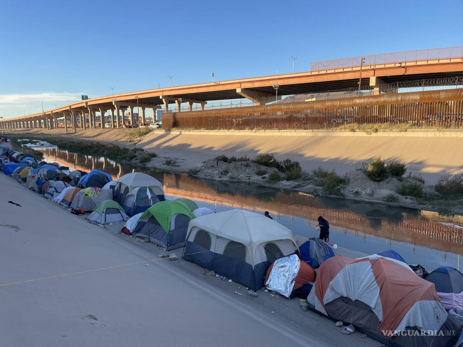 $!Miles de extranjeros decidieron quedarse en México en espera de poder entrar a territorio norteamericano.