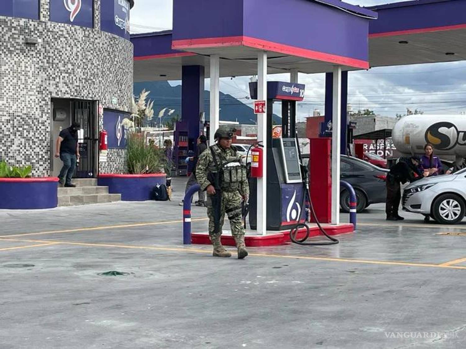 $!En Saltillo el huachicoleo está en la razón del cierre de unas gasolineras.