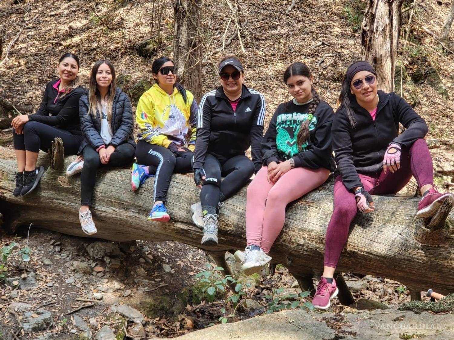 $!Gracias al senderismo, las Colladitas no solo han hecho vínculo con la naturaleza, sino entre las mujeres.