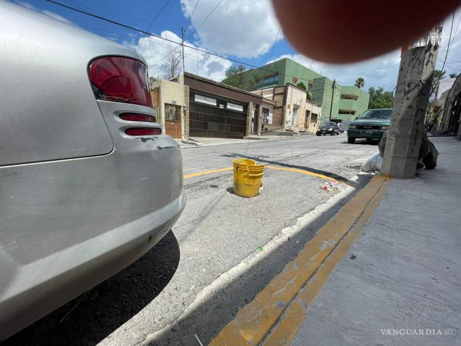 $!Cajones exclusivos con permisos vencidos se mantienen ocupados, obstaculizando la circulación.