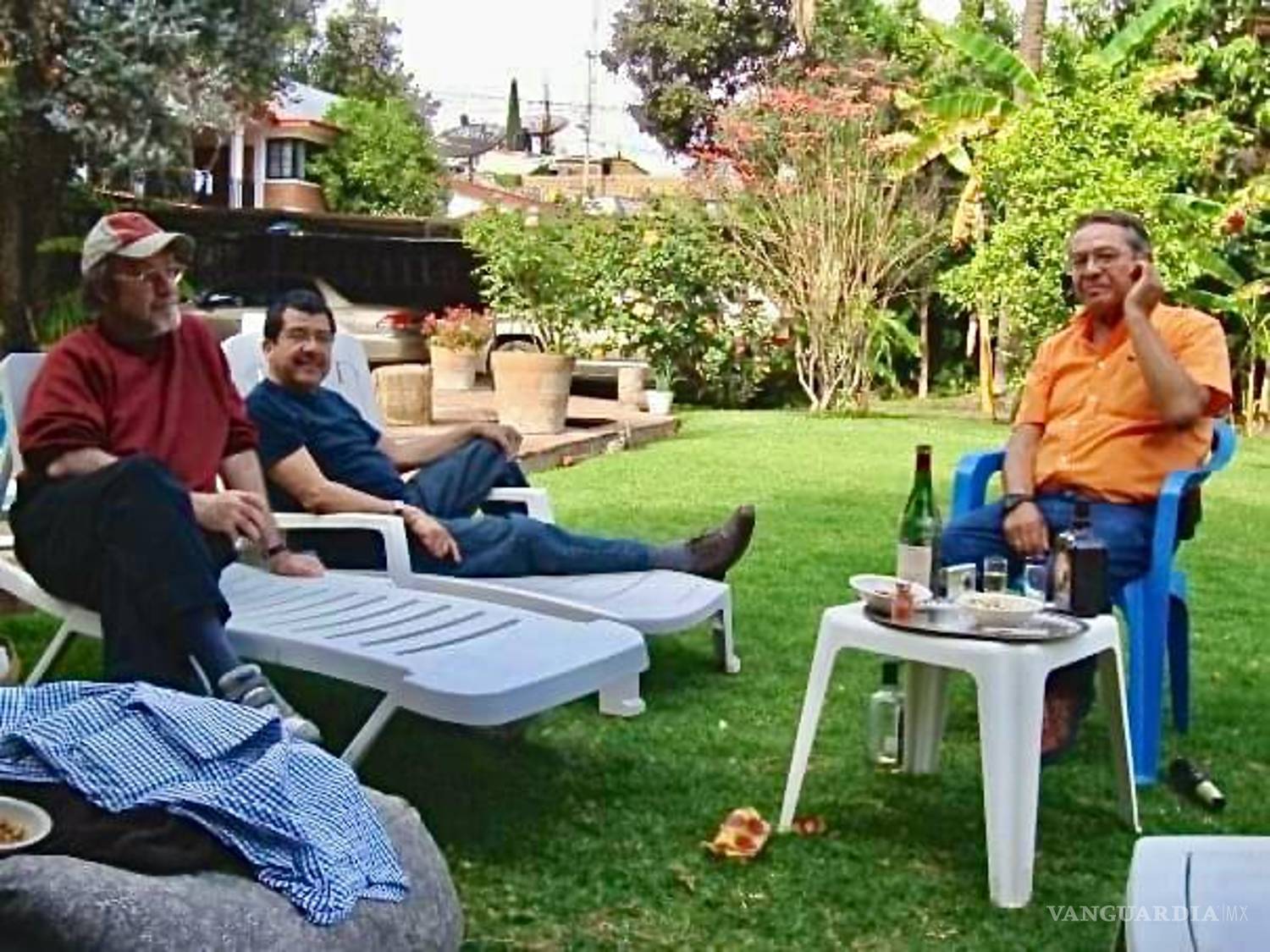 $!Pedro Moreno nos compartió estas imágenes de una reunión entre amigos con el escritor.