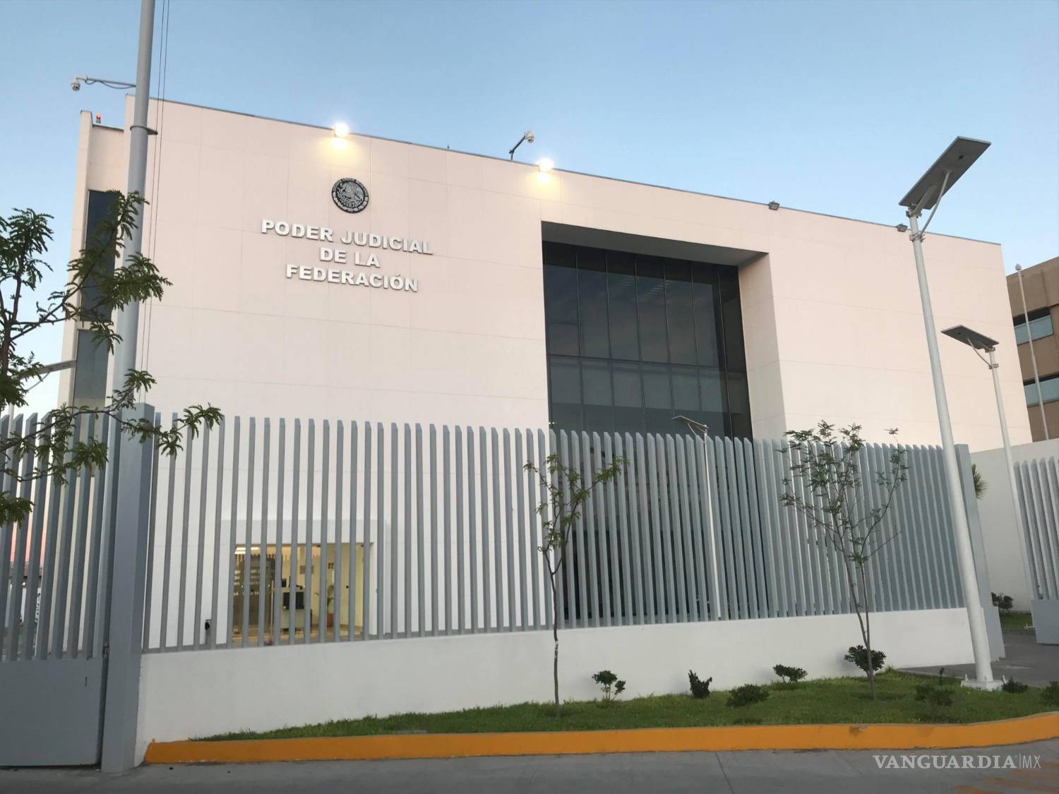 $!Edificio del Poder Judicial de la Federación en Ciudad Juárez, donde se han celebrado las audiencias judiciales contra los 11 acusados de la tragedia migrante ocurrida en la estancia migratoria del INM el 27 de marzo de 2023.