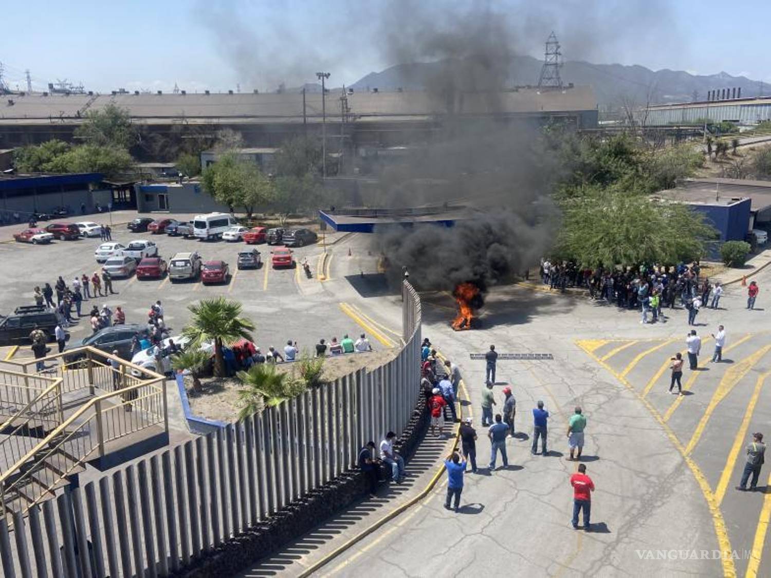 $!Al parecer una luz de esperanza se encendió para los obreros de AHMSA.