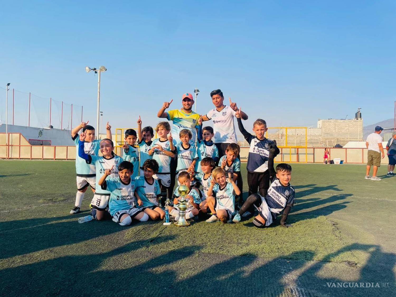 $!Los pequeños se coronaron campeones del país en futbol siete.