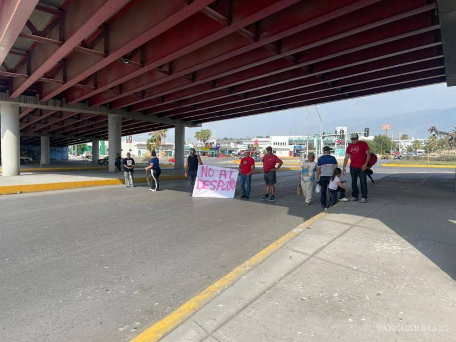 $!Habitantes de la colonia Postal Cerritos denunciaron presuntos intentos de desalojo y detenciones arbitrarias durante la madrugada de este jueves.
