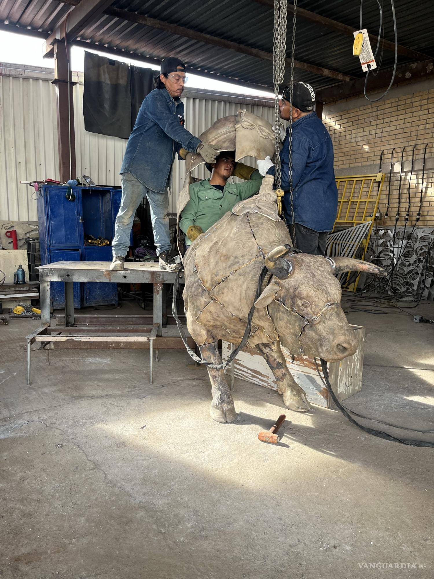 $!Cada pieza fue cuidadosamente ensamblada y soldada sobre una estructura de acero.