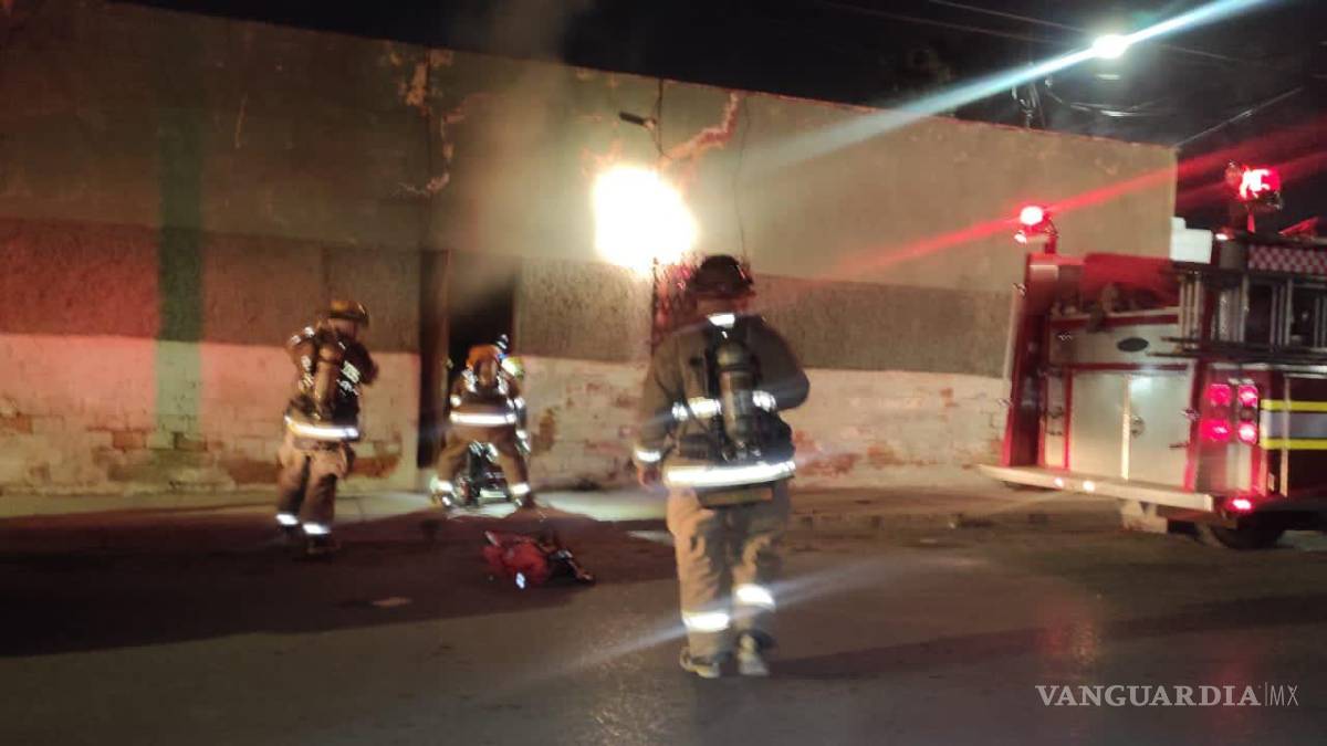 Incendio consume vivienda de adulto mayor en el Centro de Saltillo