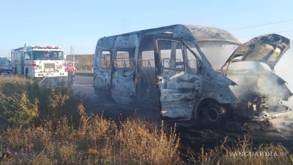 Vagoneta se incendia en la carretera Saltillo-Monclova