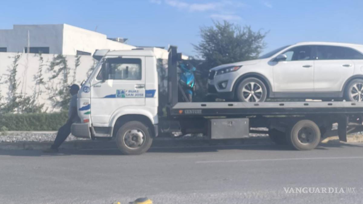 Veloz conductora embiste a motociclista, al norte de Saltillo