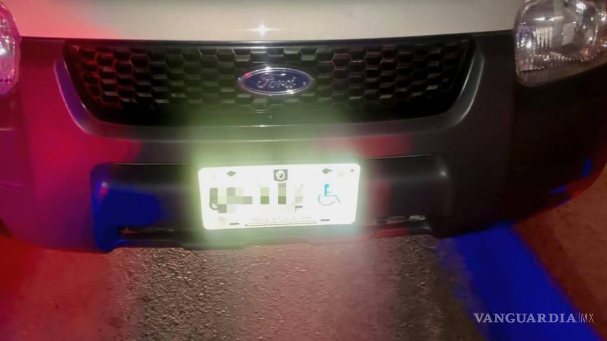 Es detenido cuando paseaba con su familia en camioneta robada, en NL