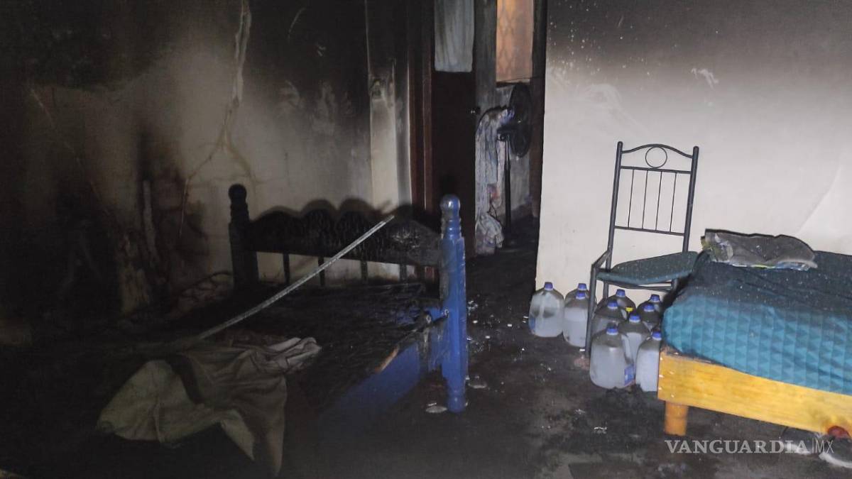 Incendio consume vivienda de adulto mayor en el Centro de Saltillo