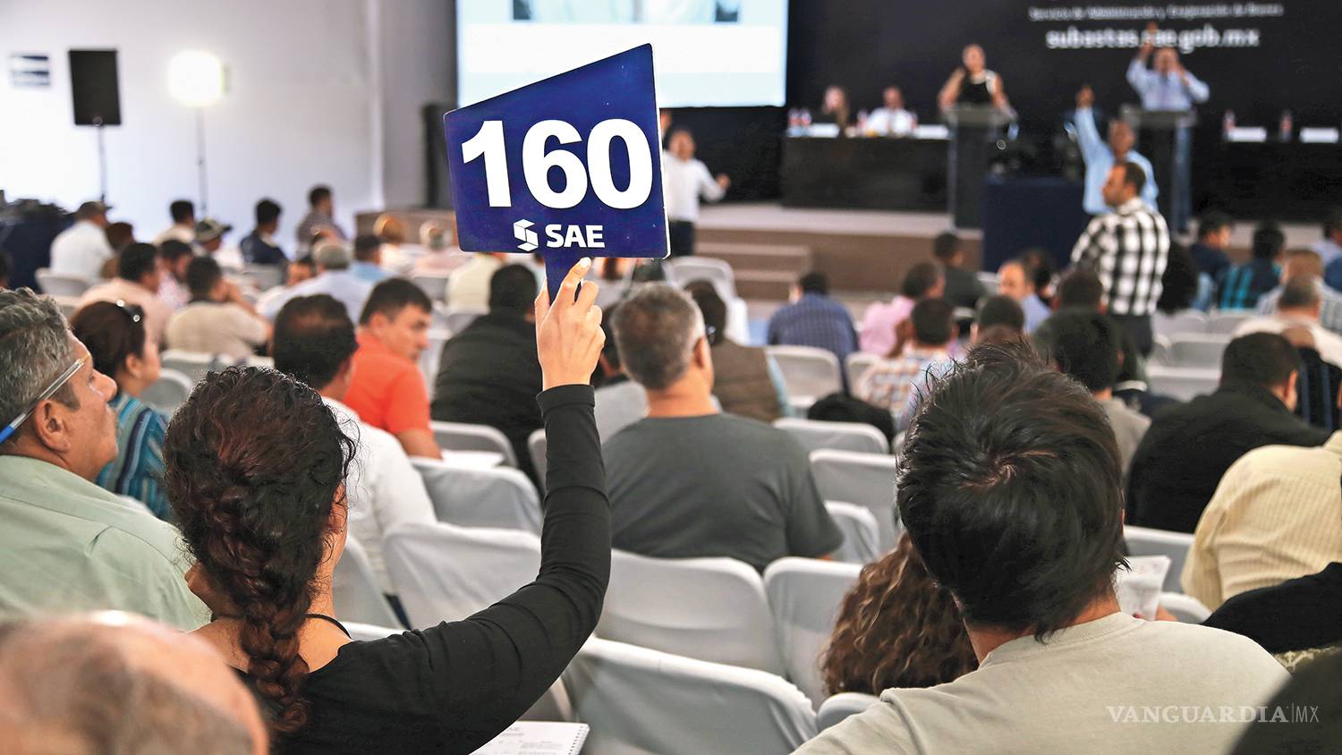 $!SAE subasta yates, joyas, autos y casas decomisadas al crimen en México