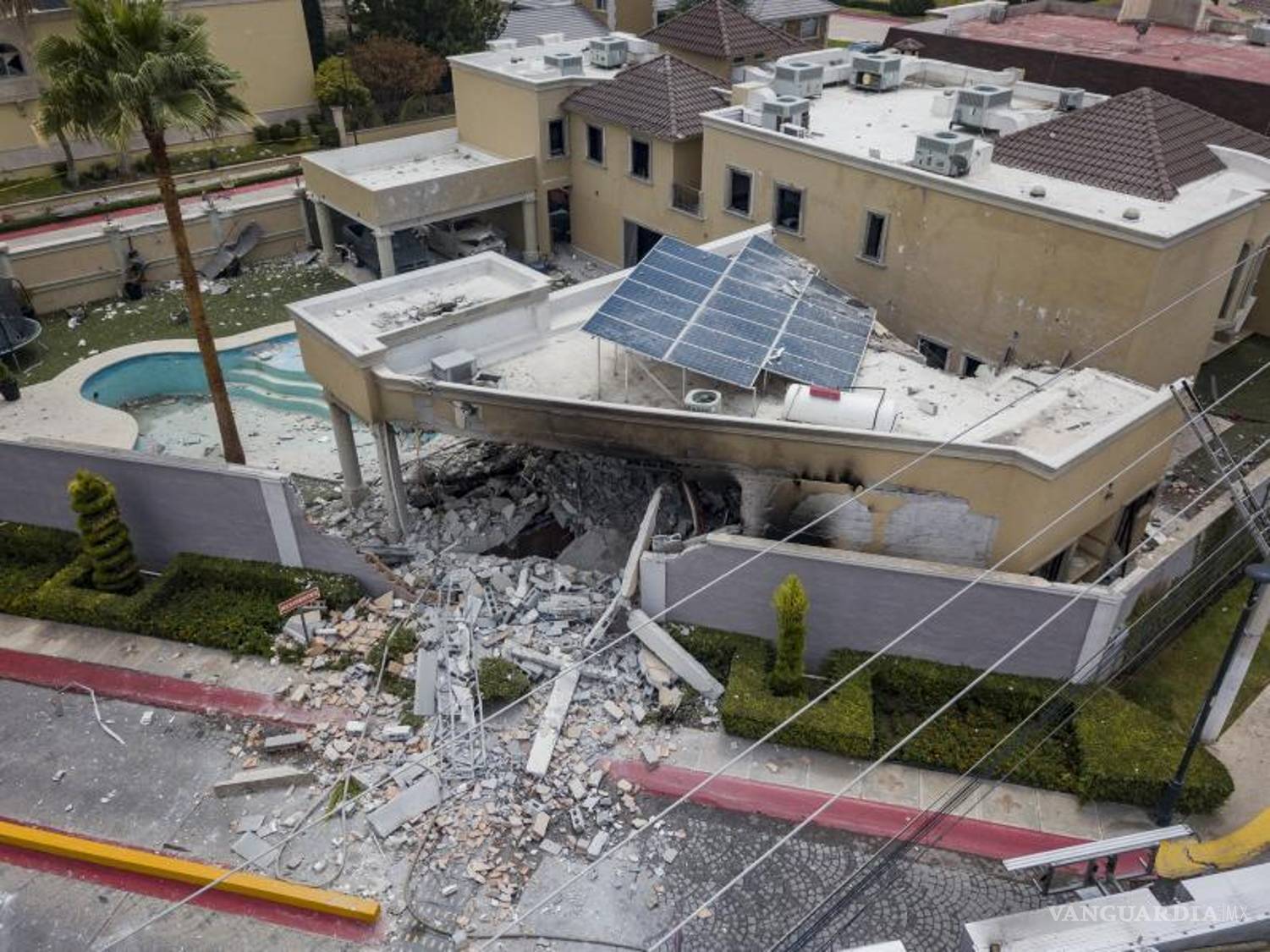 $!Vista aérea de los daños causados a la vivienda tras la explosión.