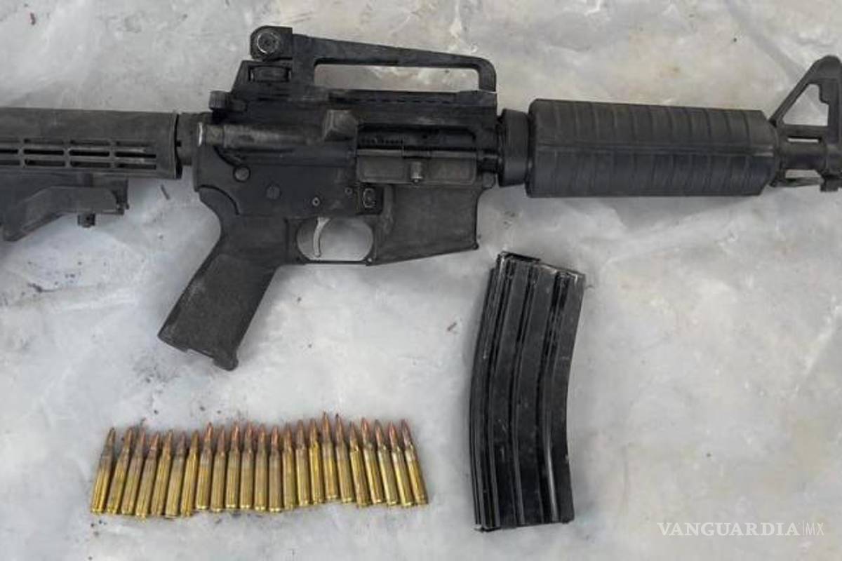 $!A los presuntos se les decomisó una arma larga de uso exclusivo del Ejército