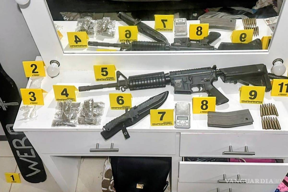 Cateo en vivienda deja un detenido y el aseguramiento de armas y drogas, en Nuevo León