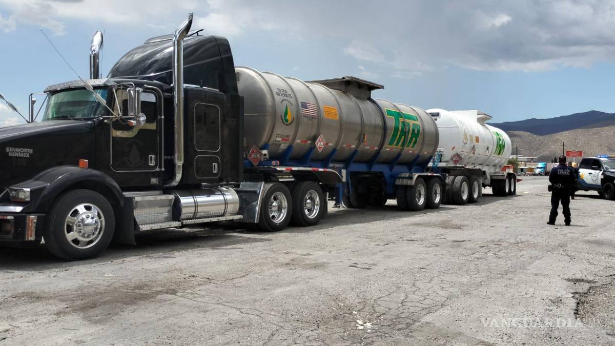 Decomisan tractocamión con combustible presuntamente robado en la Saltillo–Matehuala