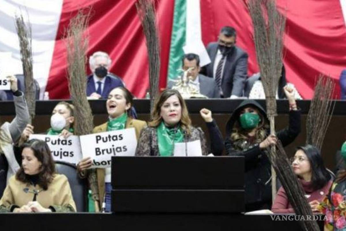 ‘Putas, Brujas, Aborteras’, así protestaron las diputadas de Morena y PT en la discusión del PEF; el PAN acusa brujería