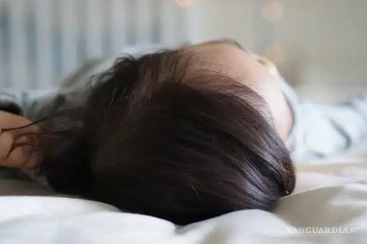 Grave bebé tras caída de su cama, en el sur de Saltillo