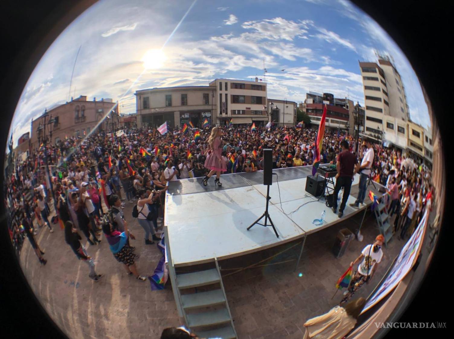 $!Los colores del arcoíris vuelven a pintar a Saltillo con marcha LGBT