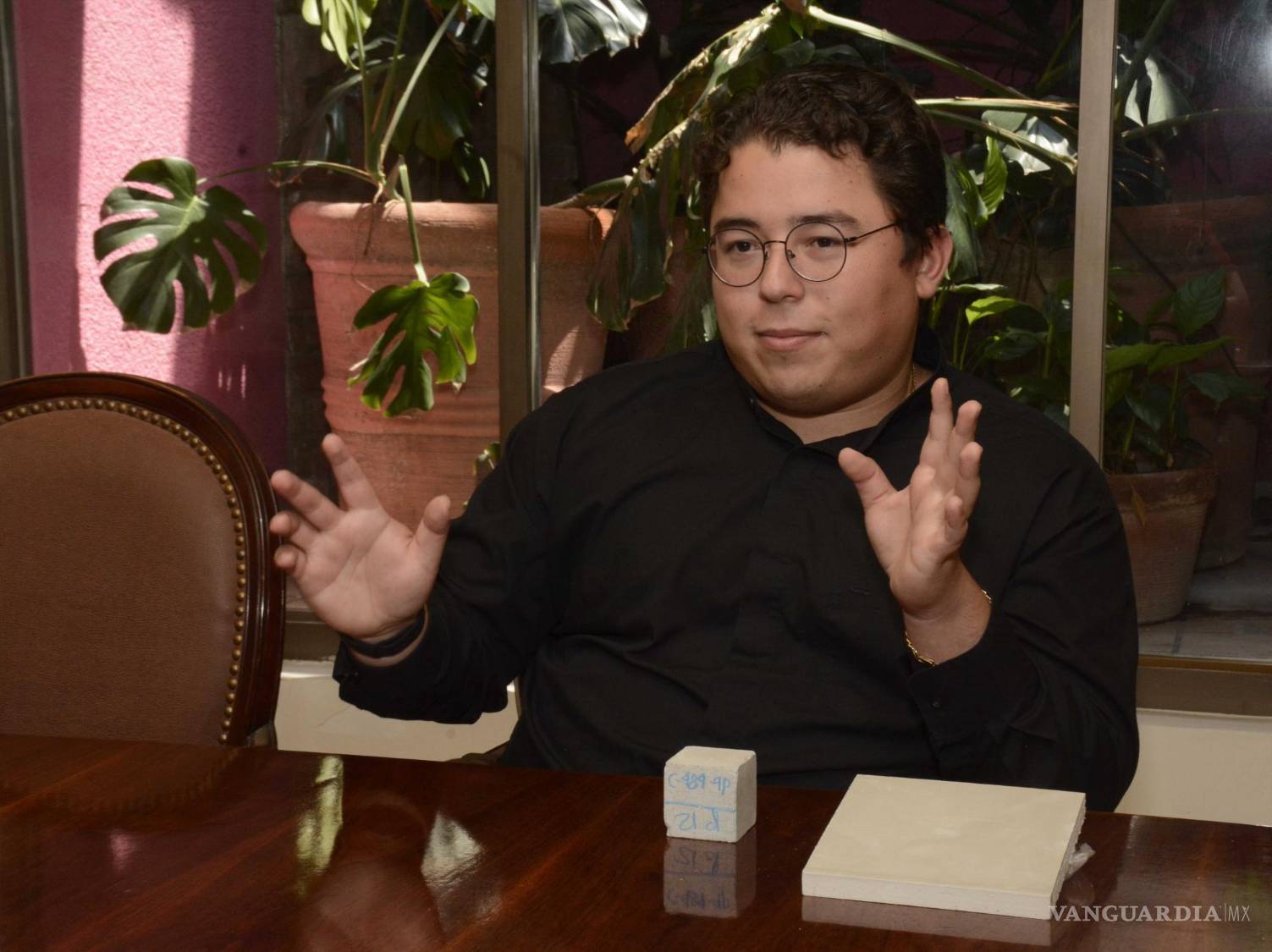 $!Joven emprendedor mexicano crea empresa innovadora en el manejo de residuos y materiales sustentables.