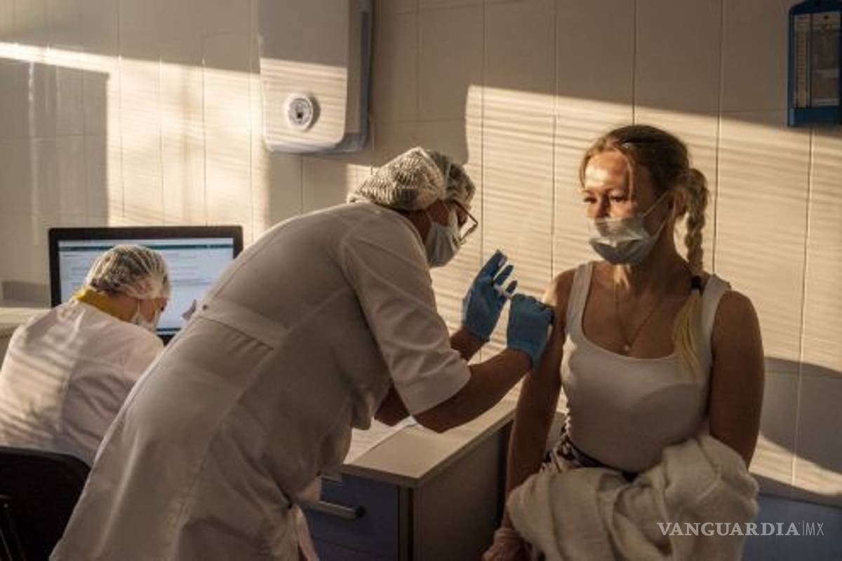 Sputnik V se usará en México sólo con autorización: Gatell