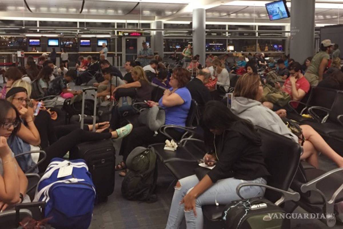 Delta Airlines cancela y retrasa cientos de vuelos por falla informática