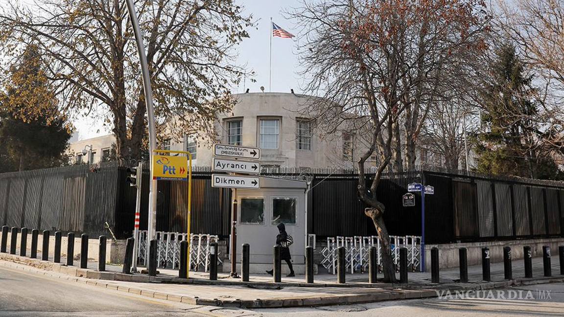 $!Atacan a tiros la embajada de EU en Turquía