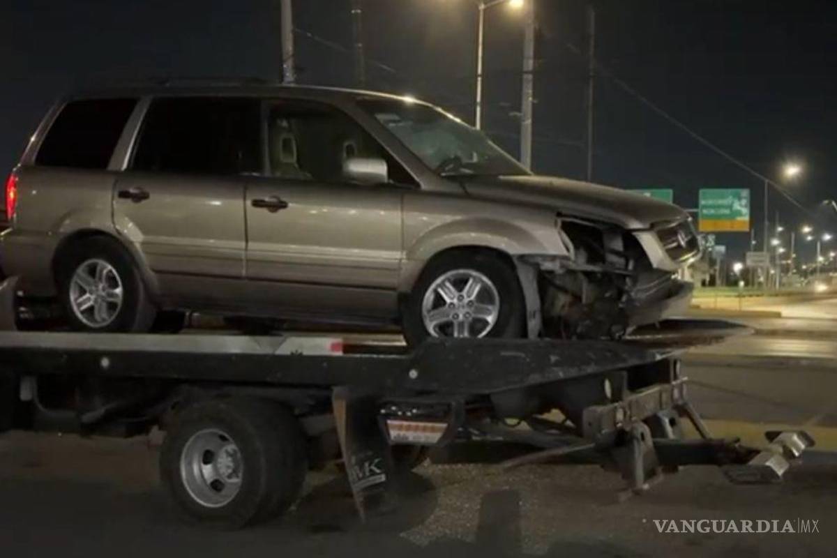 Acelerado pierde el control y choca contra camellón en Saltillo