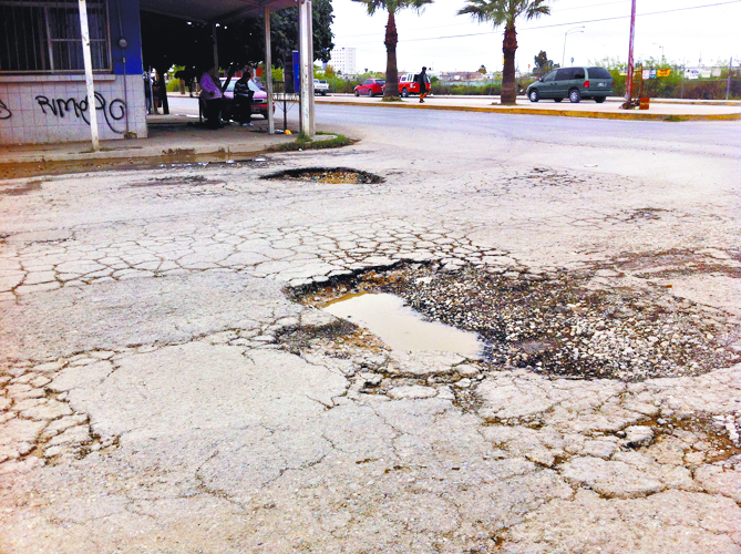 $!Los baches de Torreón, un barril sin fondo