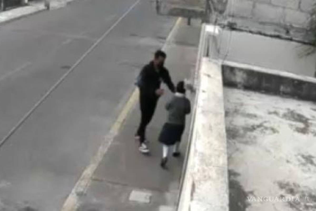 Video capta a sujeto agrediendo a una niña de 11 años en calles de Puebla