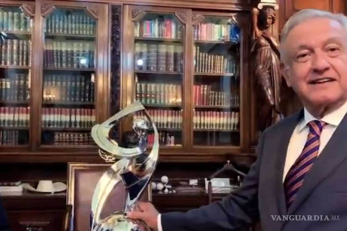 AMLO es nombrado embajador mundial del beisbol