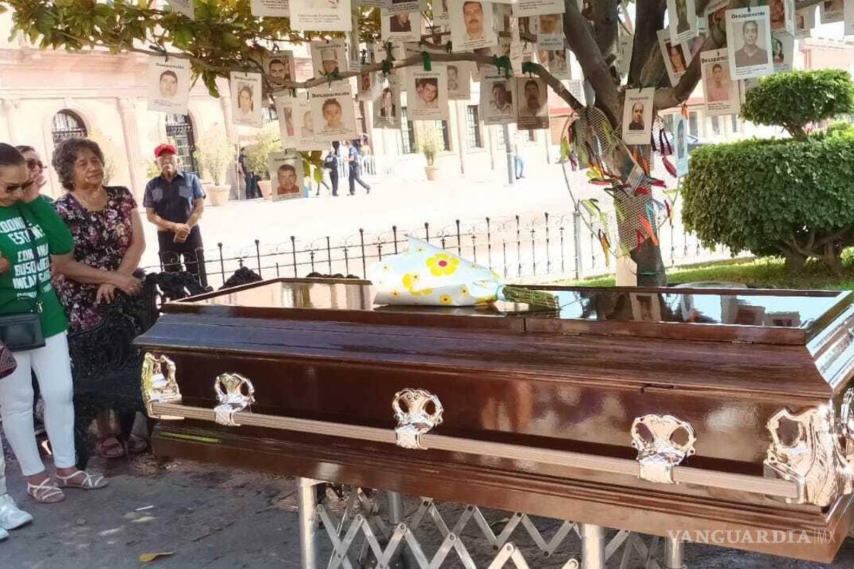 ‘Morimos poco a poco con la incertidumbre no saber de nuestros hijos’: madres buscadoras despiden a Cristi Vargas en Saltillo