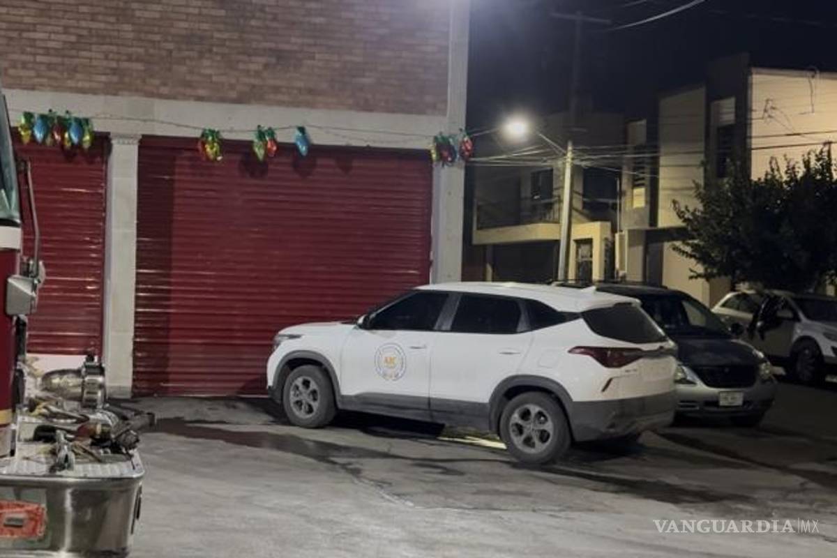 $!Agentes de Investigación Criminal acudieron al lugar para llevar a cabo las diligencias legales.