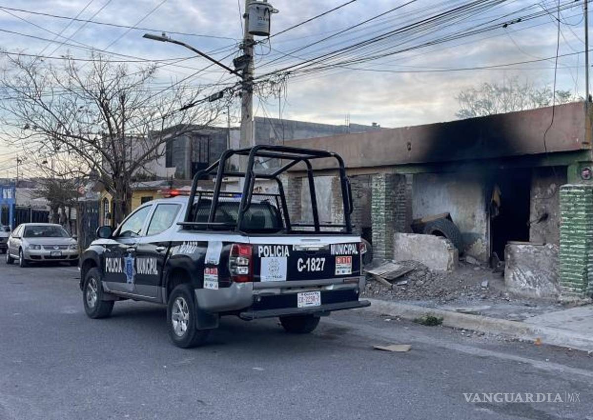 $!El fuego fue sofocado antes de que se propagara a domicilios contiguos.