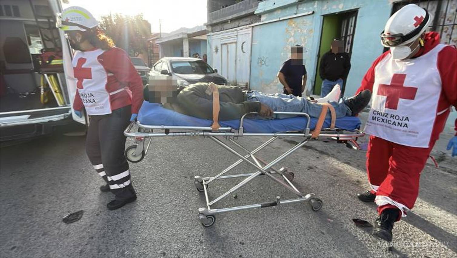 $!El lesionado presentó probable fractura en el pie izquierdo y fue trasladado a la Clínica 89 del IMSS.