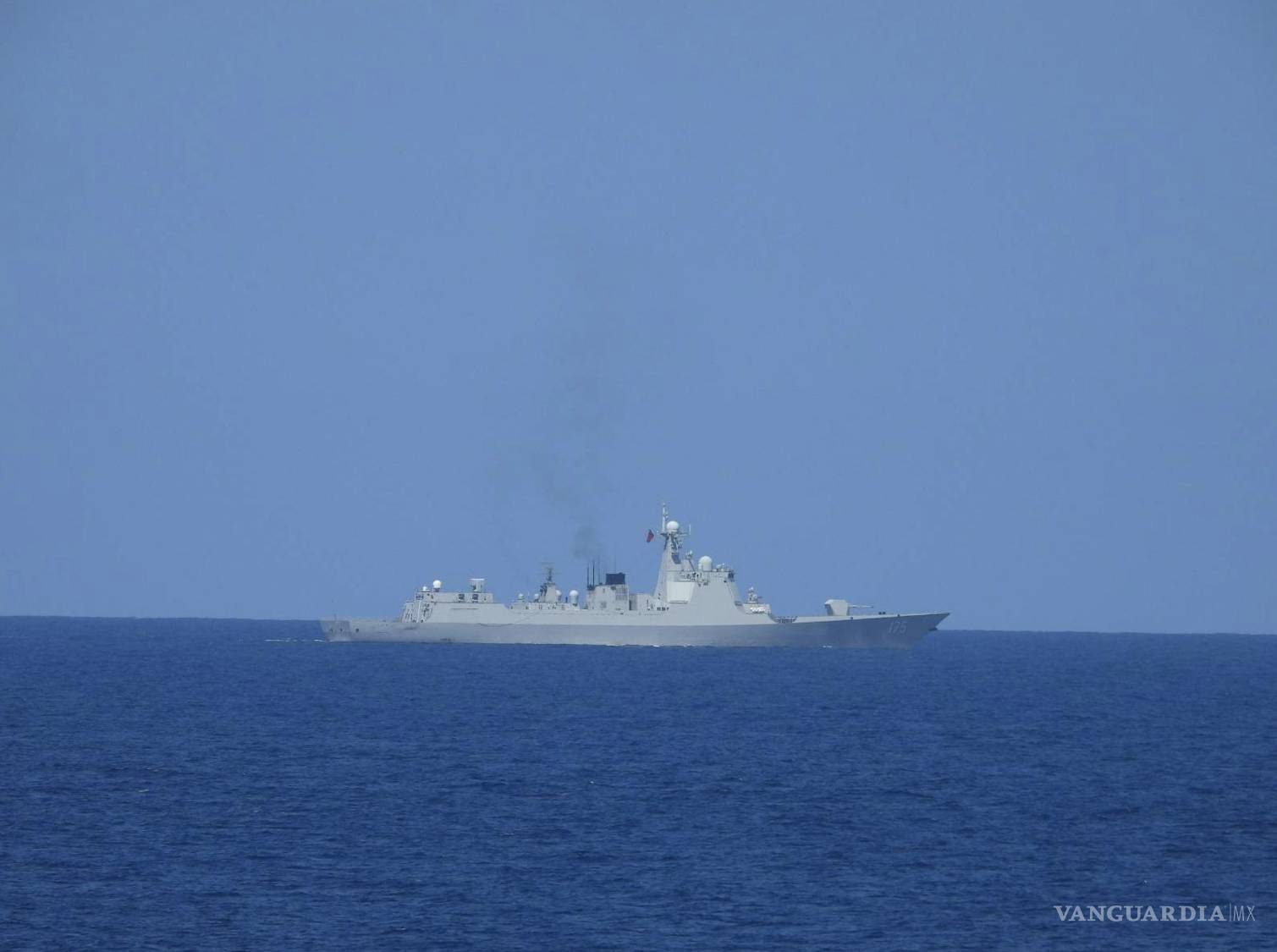 $!Taiwán informó este martes de una nueva incursión de 22 aeronaves militares y drones chinos en áreas próximas a la isla, de los cuales 11 cruzaron la línea media del estrecho de Taiwán, en una operación coordinada con buques de guerra.