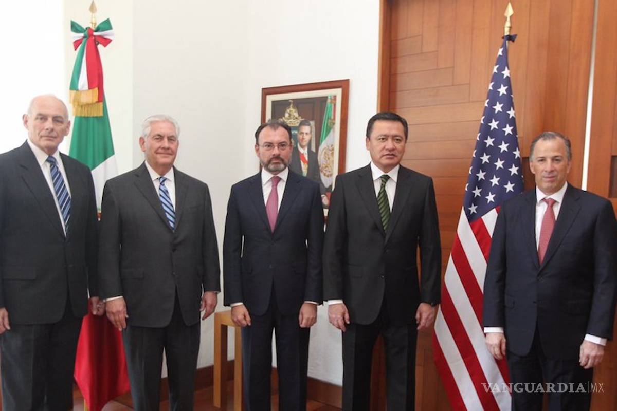 "Tenemos que asegurarnos que menos migrantes hagan ese viaje peligroso a Estados Unidos", dice John Kelly en México