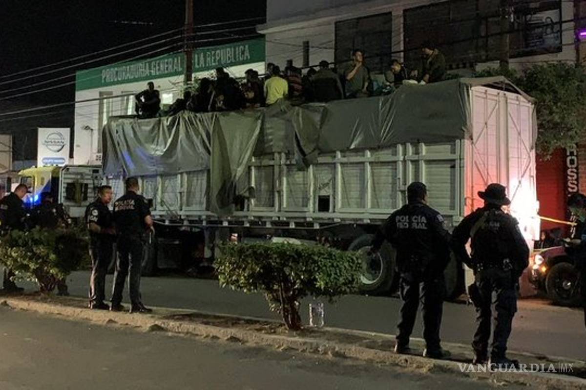 Guardia Nacional detiene tráiler con 100 indocumentados en Querétaro