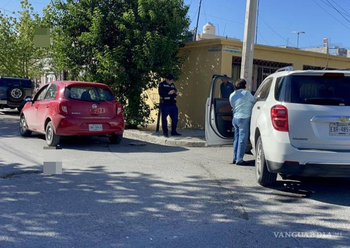 $!Las aseguradoras de ambos conductores acudieron al sitio para tramitar los convenios de reparación de daños.