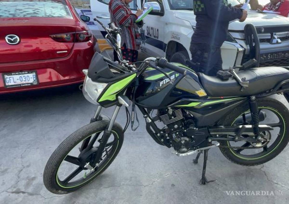 $!Video de un comercio cercano confirmó la responsabilidad del joven motociclista en el accidente.